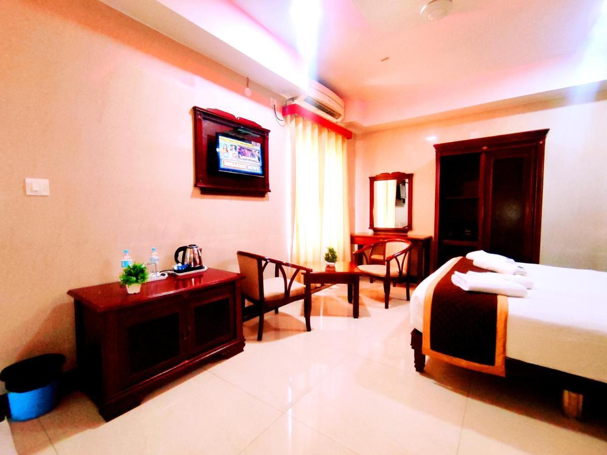 Hotel Yuvraj Signature Mysore Exterior foto