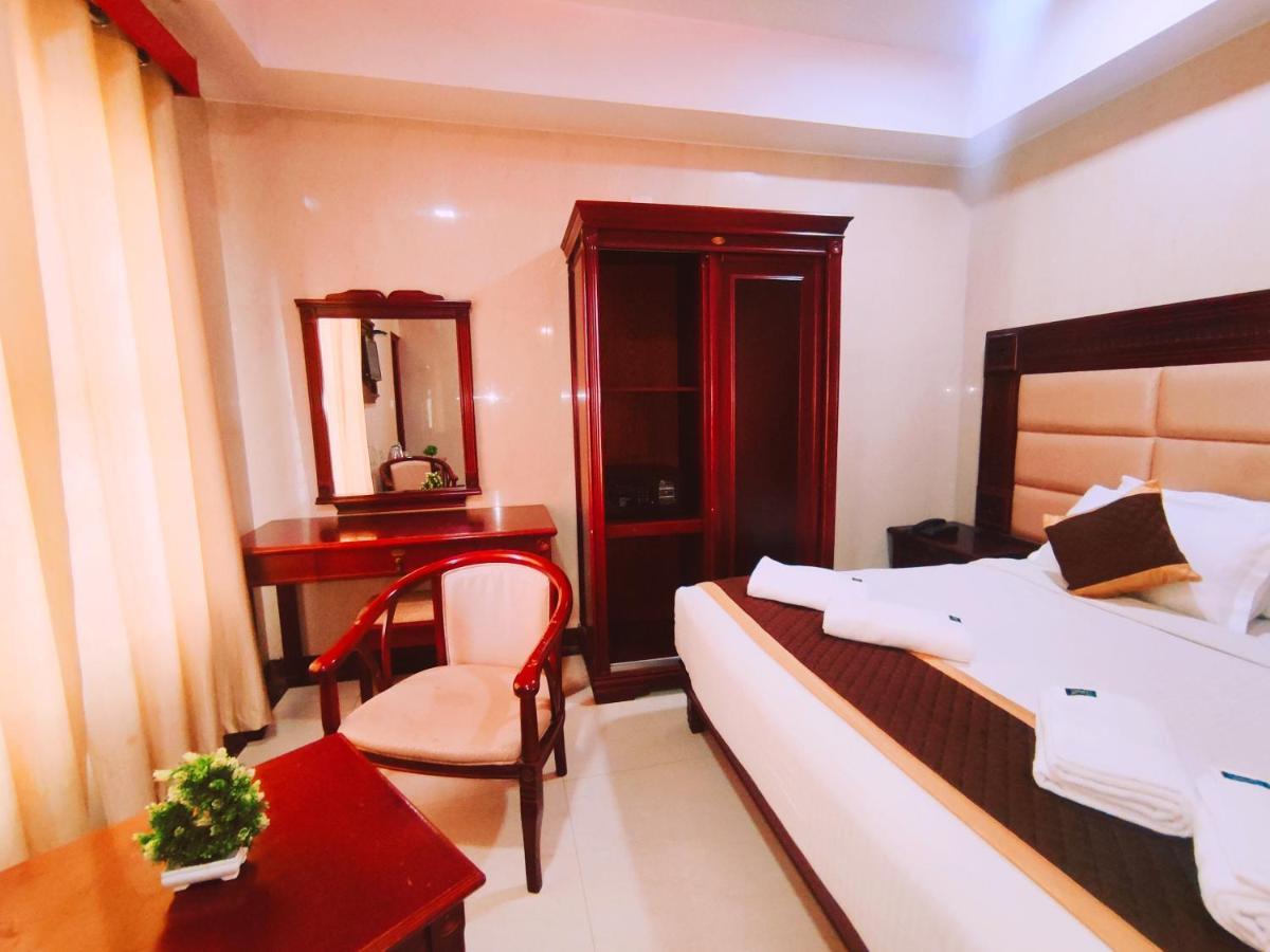 Hotel Yuvraj Signature Mysore Exterior foto