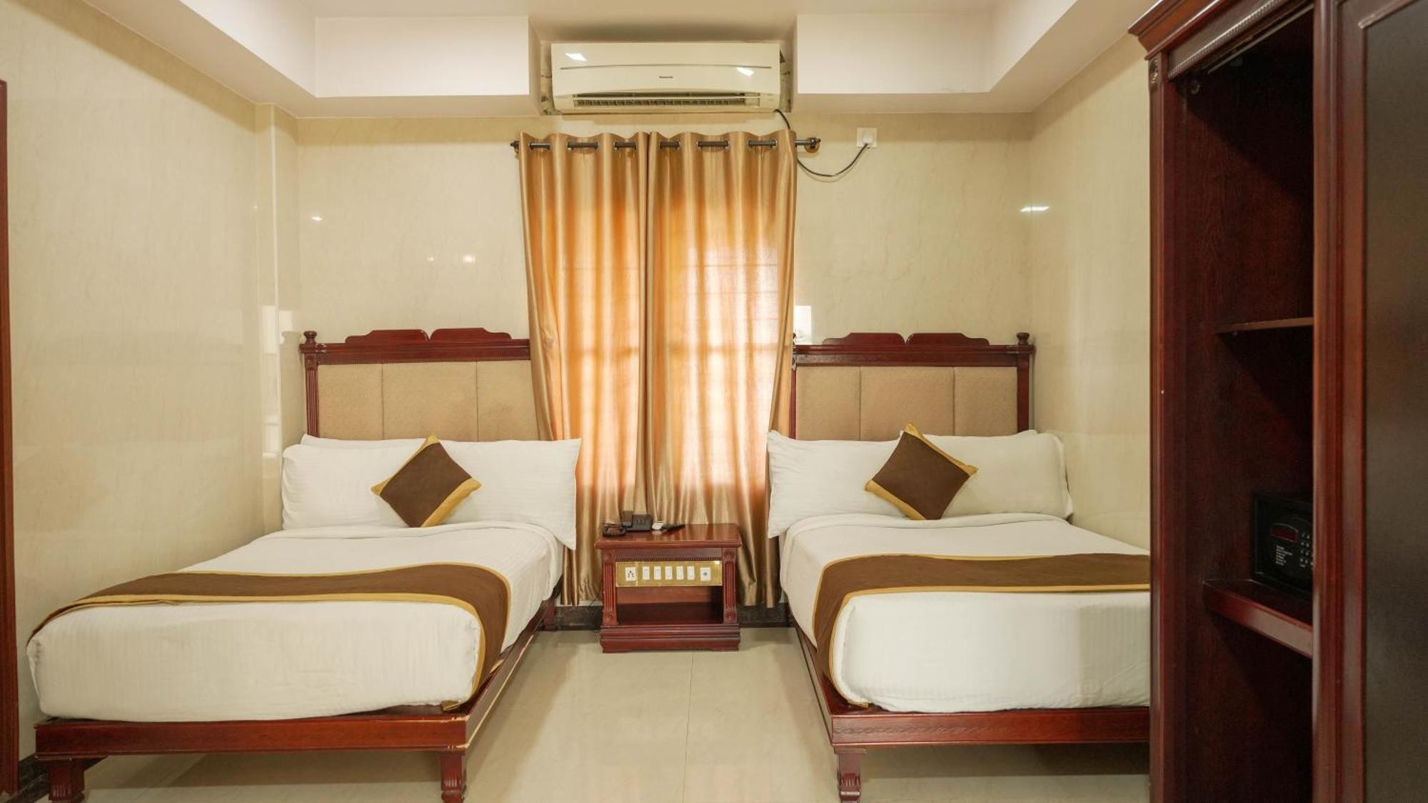 Hotel Yuvraj Signature Mysore Exterior foto