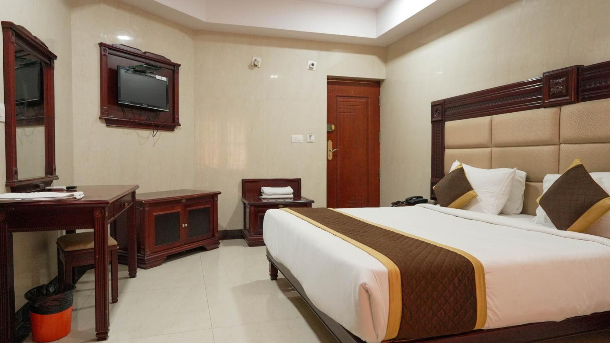 Hotel Yuvraj Signature Mysore Exterior foto